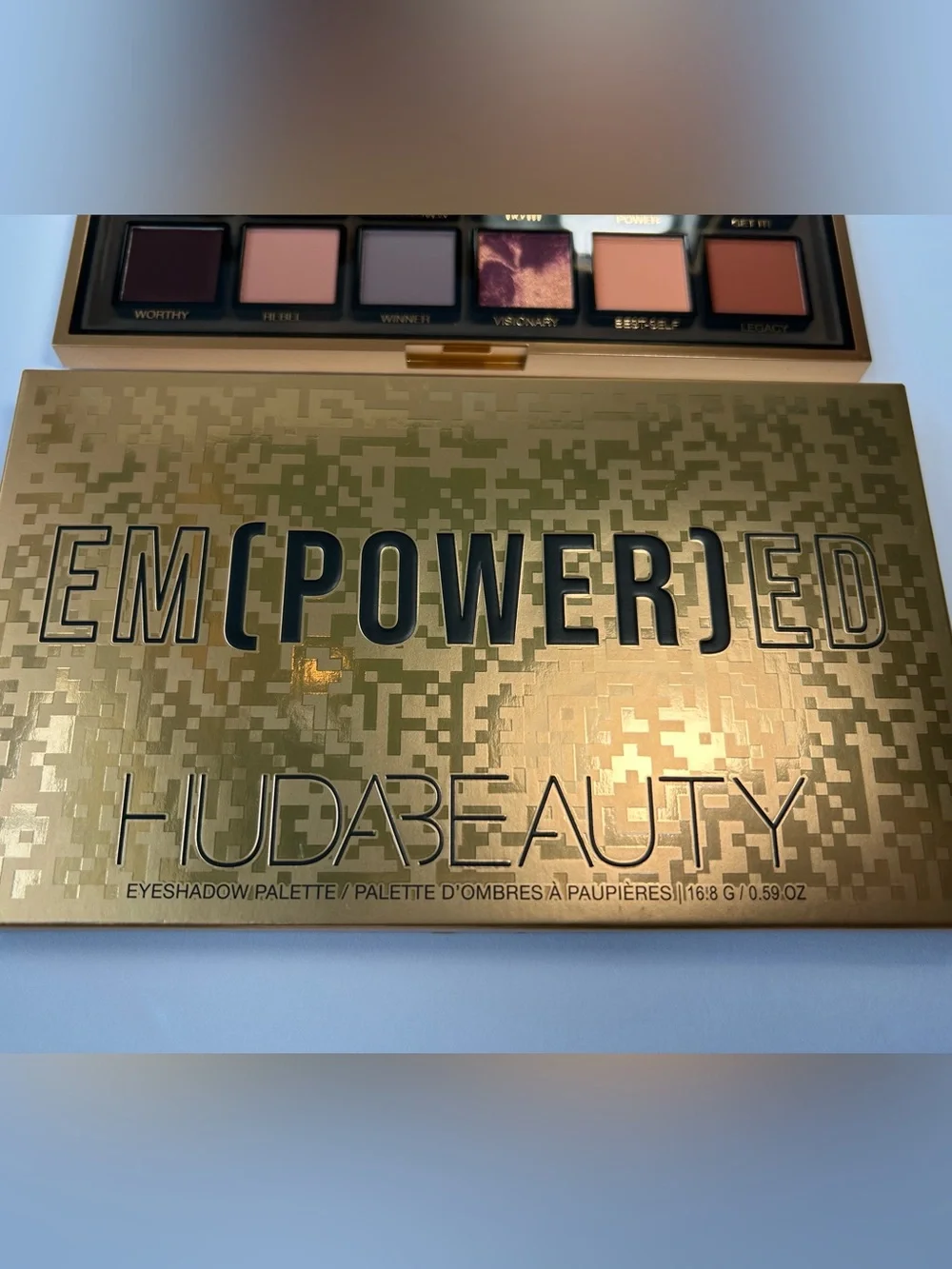 NWT🌷HUDA BEAUTY EMPOWERED Eyeshadow Palette